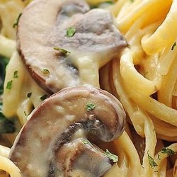 Spaghettis con salsa de champiñones